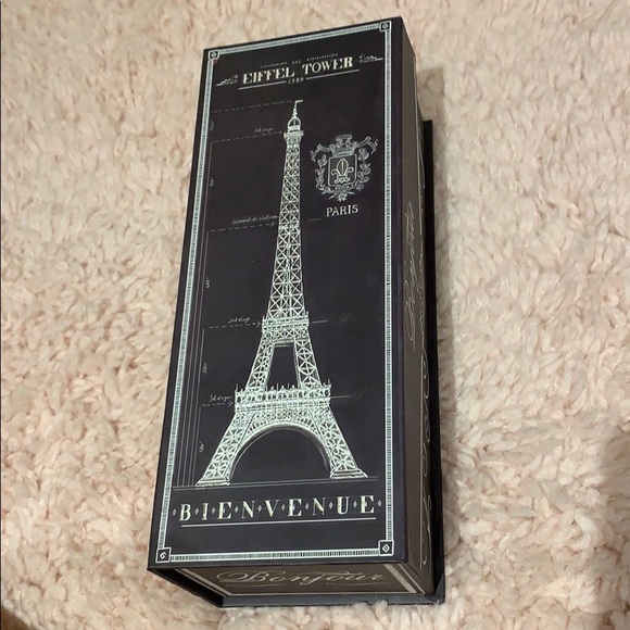 Paris themed room decor, with storage - Picture 4 of 6